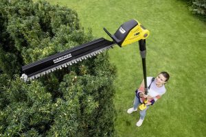 Trimming & Cutting High Hedges with Karcher PHG 18-45 hedge trimmer